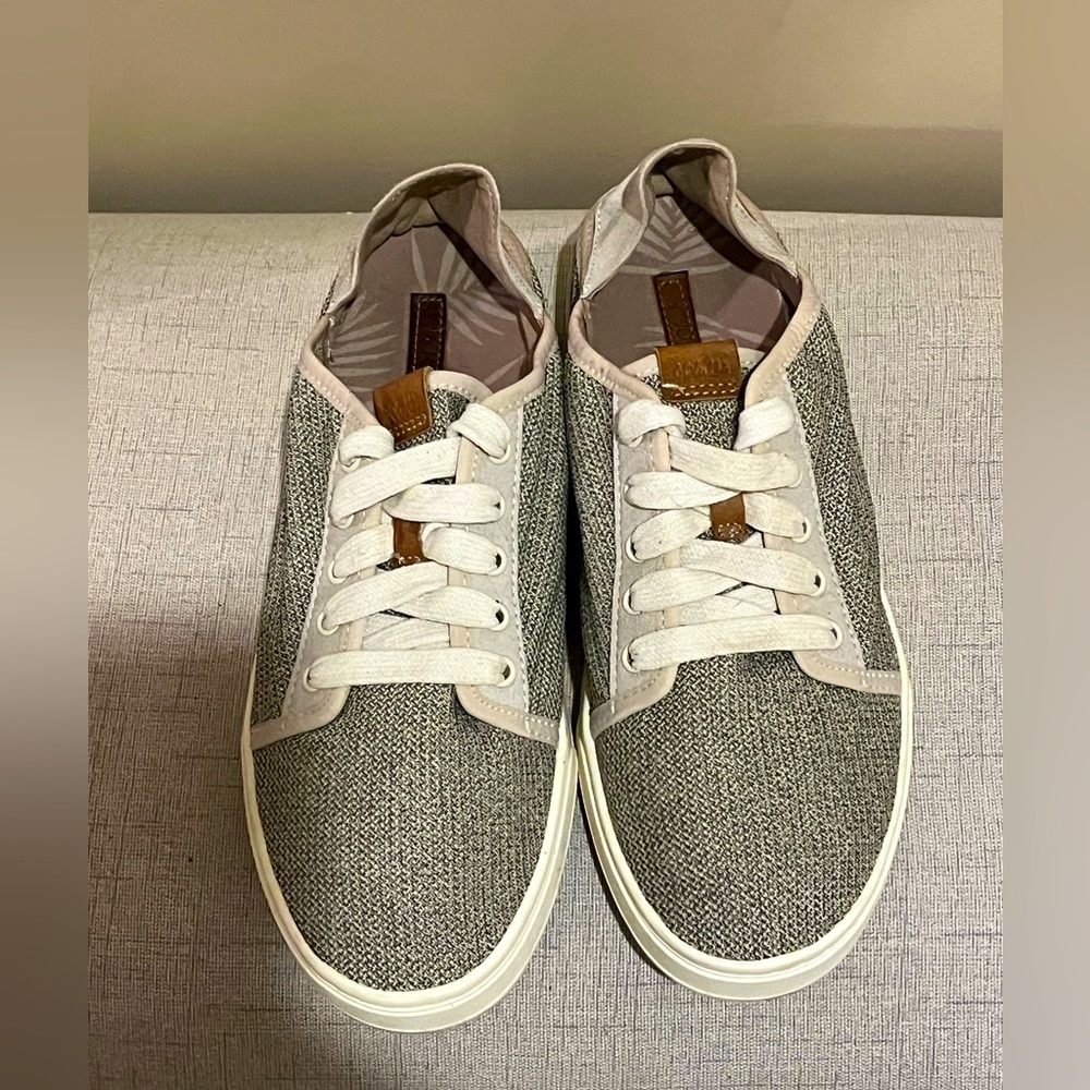 OluKai Grey & Tan Slip-on Sneakers
Size 9